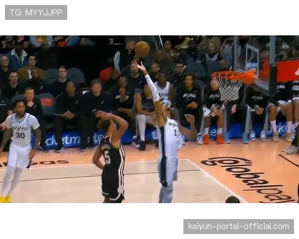 文班亚马防守覆盖面积数据惊人,马刺内线屏障有效降低对手禁区命中率 文班亚马防守覆盖面积数据惊人,马刺内线屏障有效降低对手禁区命中率